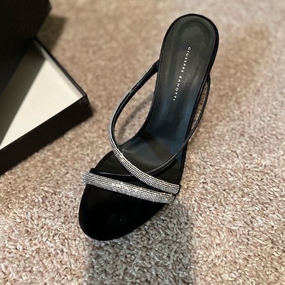 Stunning Giuseppe Zanotti heels! Worn once. - Picture 1 of 8